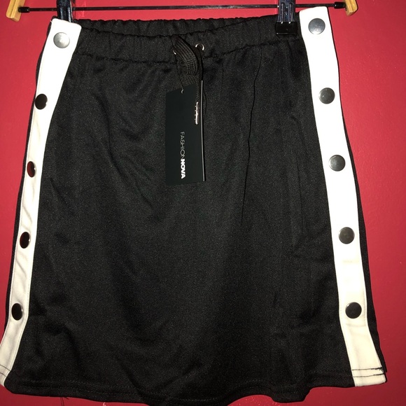 🆕 Side Snap Button Skirt - Picture 4 of 4